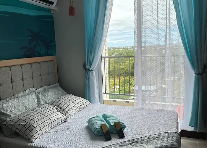 Sun Drift Near Airport With Pool And Parking Apartment