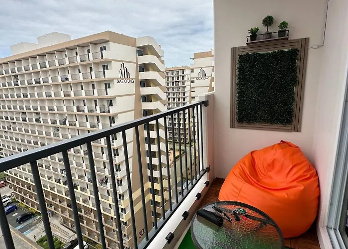 Apartment Sun Drift Near Airport With Pool And Parking