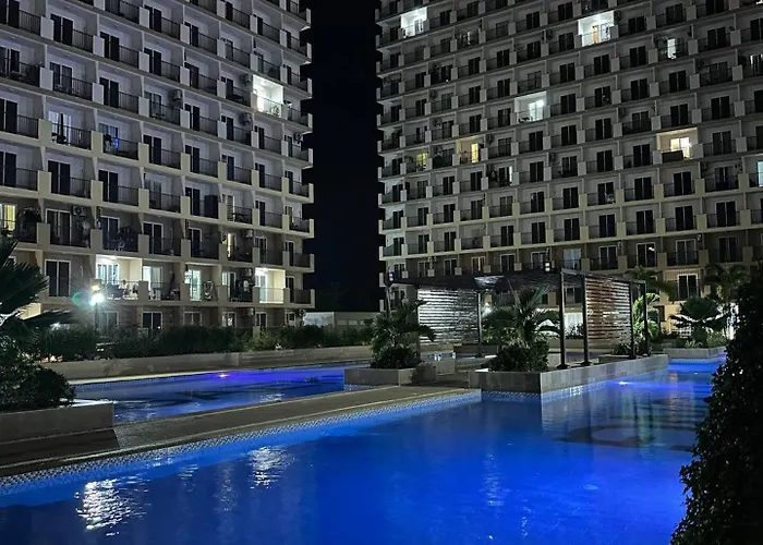 Sun Drift Near Airport With Pool And Parking